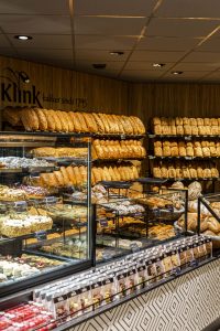 Bakker Klink winkel Koningin Julianalaan opening broodrek