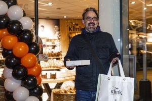 Bakker Klink winkel Koningin Julianalaan opening eerste klant